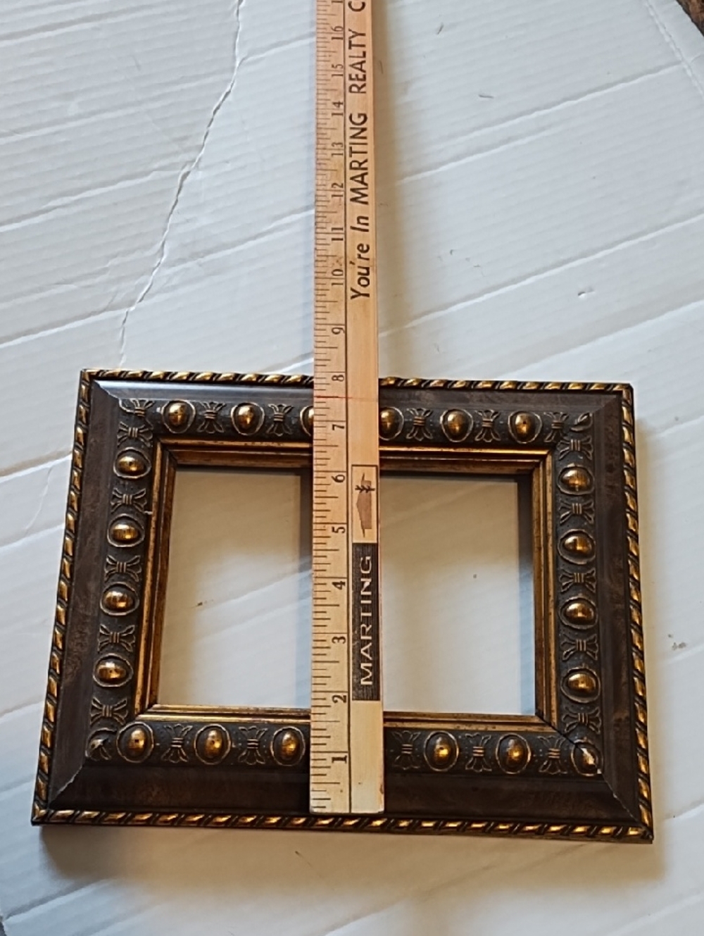 Ornate Antique-Style Gold and Brown Decorative Picture Frame - Picture 10 of 10